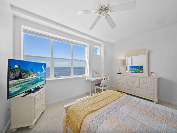 Waterfront Luxury Vacation Home Pure Luxury