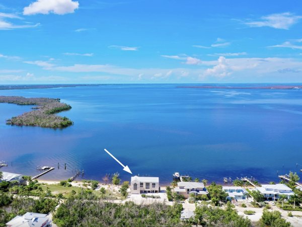 Waterfront Luxury Vacation Home Pure Luxury