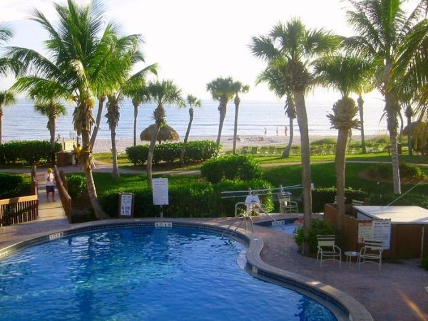 Beautiful Two Bedroom Condominium in Sanibel