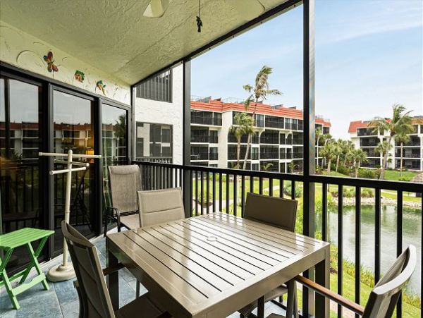 Beautiful Two Bedroom Condominium in Sanibel