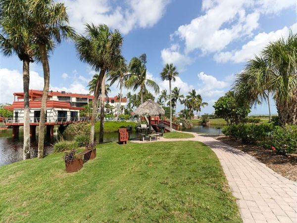 Beautiful Two Bedroom Condominium in Sanibel