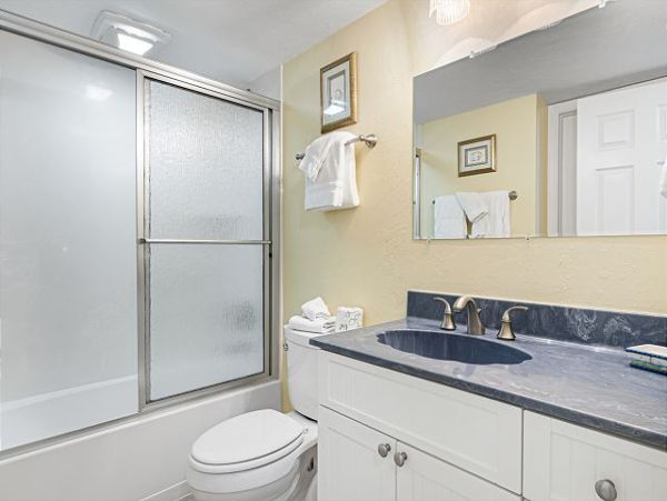 Beautiful Two Bedroom Condominium in Sanibel