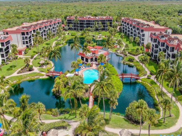 Two Bedroom Beachfront Retreat in Sanibel