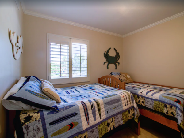 Two Bedroom Beachfront Condo in Sanibel Sleeps Six Guests