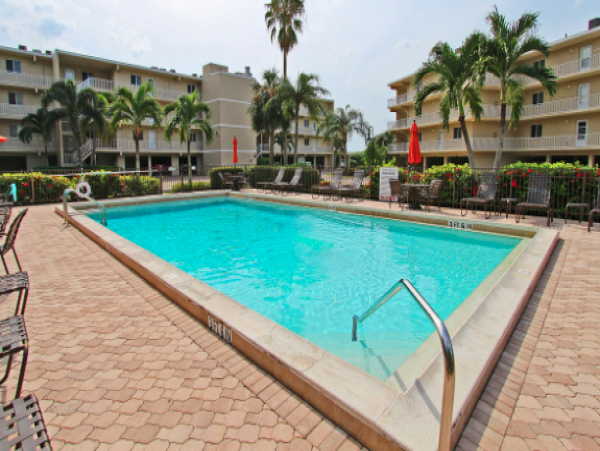 Two Bedroom Beachfront Condo in Sanibel Sleeps Six Guests