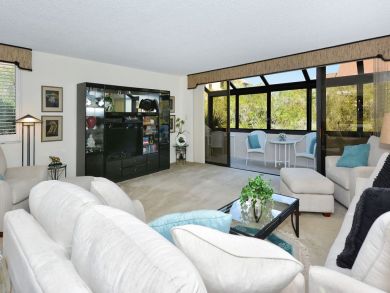 Beautiful Sarasota Vacation Condo Walk to Beach with Pool