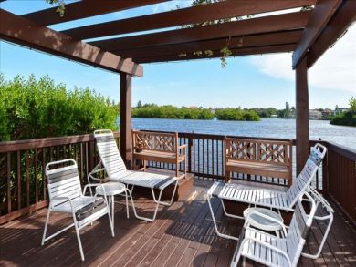 Beautiful Sarasota Vacation Condo Walk to Beach with Pool