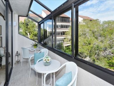 Beautiful Sarasota Vacation Condo Walk to Beach with Pool
