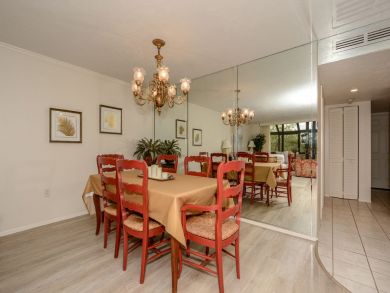 Beautiful Sarasota Vacation Condo Walk to Beach with Pool