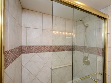 Beautiful Sarasota Vacation Condo Walk to Beach with Pool