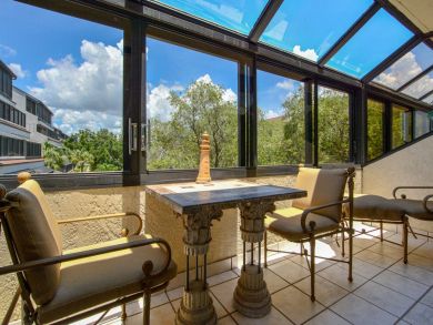 Beautiful Sarasota Vacation Condo Walk to Beach with Pool