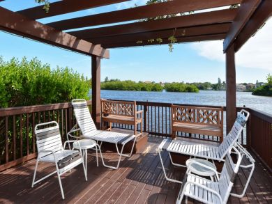 Beautiful Sarasota Vacation Condo Walk to Beach with Pool