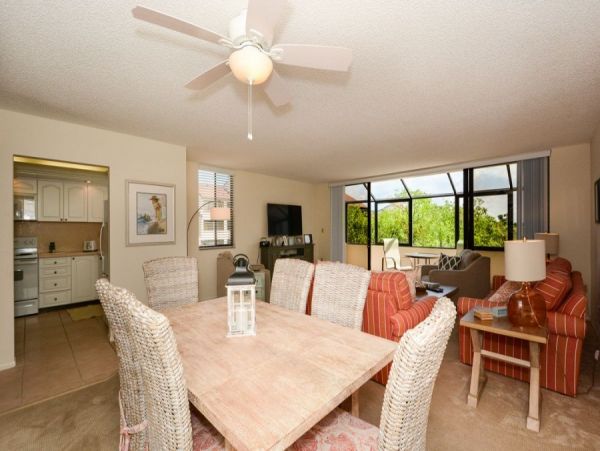 Short Walk to Beach Siesta Key Vacation Condo Two Bedroom