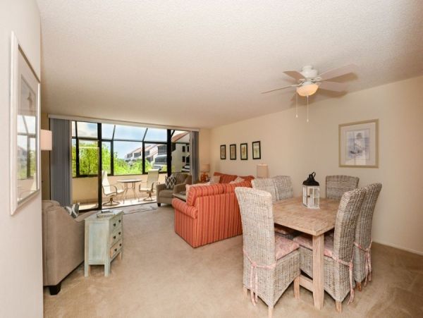 Short Walk to Beach Siesta Key Vacation Condo Two Bedroom