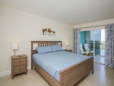 Sarasota Vacation Condo Sleeps Four Guests.