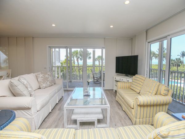 Short Walk to Beach Sanibel Vacation Condo with Pool