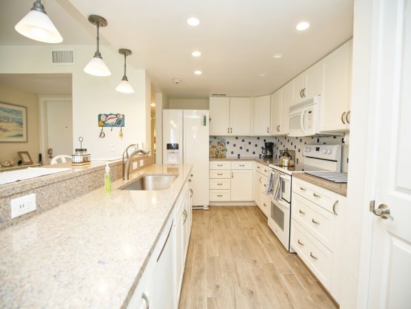 Short Walk to Beach Sanibel Vacation Condo with Pool