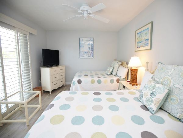 Short Walk to Beach Sanibel Vacation Condo with Pool