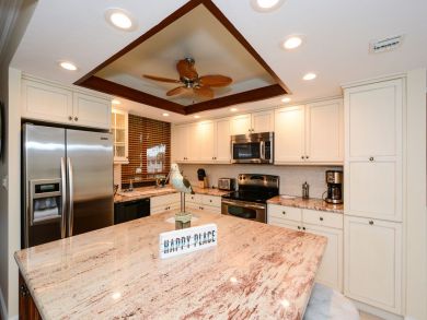 Beautiful Siesta Key Vacation Condo Walk to Beach with Pool