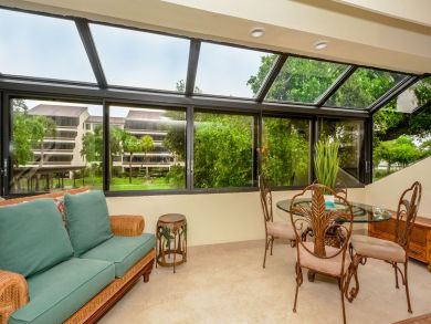 Beautiful Siesta Key Vacation Condo Walk to Beach with Pool