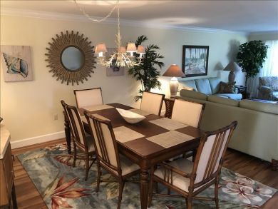 Beautiful Siesta Key Vacation Condo Walk to Beach with Pool