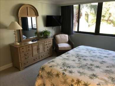 Beautiful Siesta Key Vacation Condo Walk to Beach with Pool
