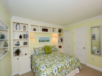 Beautiful Siesta Key Vacation Condo Walk to Beach with Pool