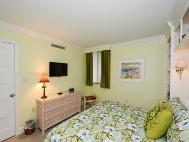 Beautiful Siesta Key Vacation Condo Walk to Beach with Pool