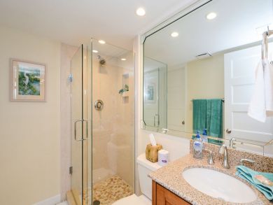 Beautiful Siesta Key Vacation Condo Walk to Beach with Pool