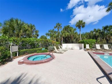 Beautiful Siesta Key Vacation Condo Walk to Beach with Pool