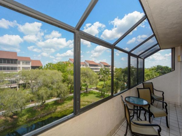 Siesta Key Value Vacation Condo Close To Beach  4 Guests