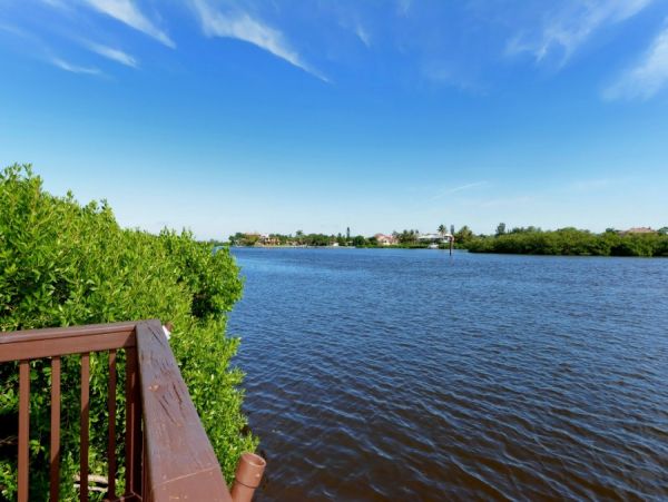 Siesta Key Value Vacation Condo Close To Beach  4 Guests