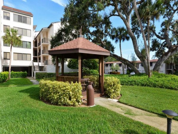 Siesta Key Value Vacation Condo Close To Beach  4 Guests