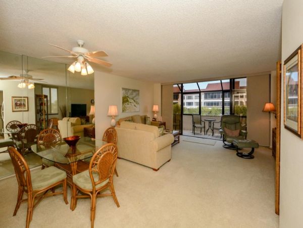 Siesta Key Value Vacation Condo Close To Beach  4 Guests