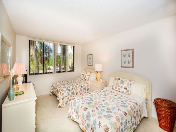 Short Walk to Beach Siesta Key Vacation Condo Two Bedroom