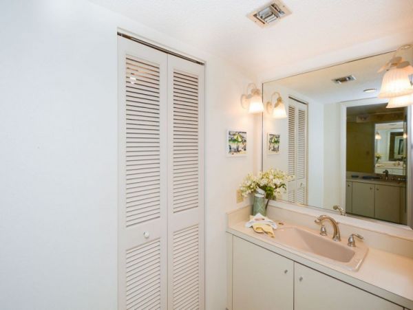 Short Walk to Beach Siesta Key Vacation Condo Two Bedroom