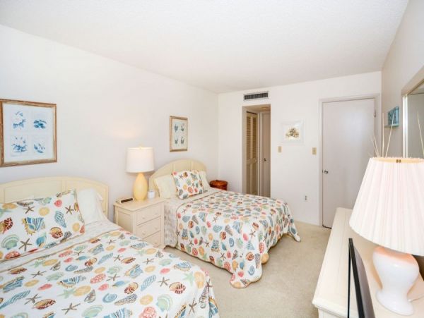 Short Walk to Beach Siesta Key Vacation Condo Two Bedroom