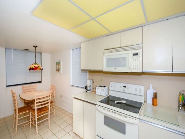 Short Walk to Beach Siesta Key Vacation Condo Two Bedroom