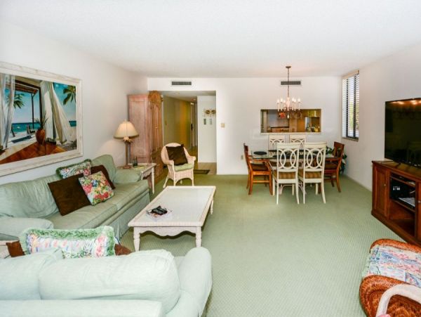 Short Walk to Beach Siesta Key Vacation Condo Two Bedroom