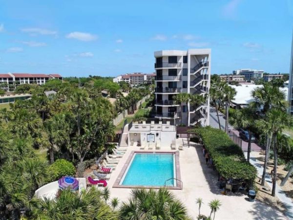 Short Walk to Beach Siesta Key Vacation Condo Two Bedroom