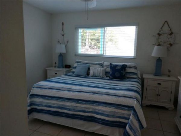 Sarasota 1 Bedroom Vacation Condo Located on Beach 4 Guests