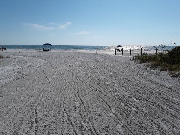 Sarasota 1 Bedroom Vacation Condo Located on Beach 4 Guests