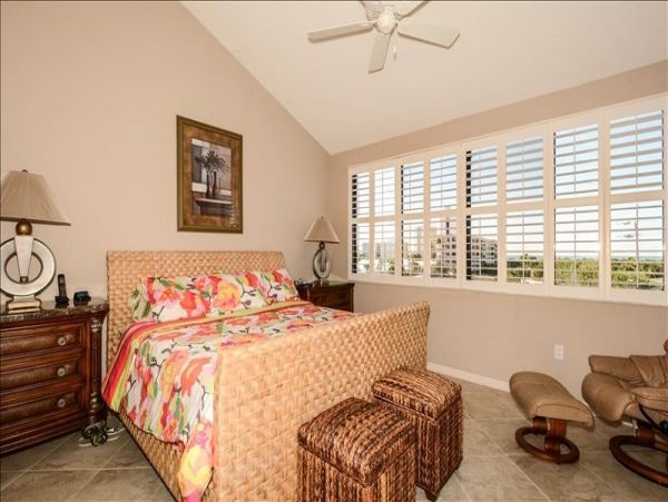 Siesta Key 3 Bedroom Bay Condo Short Walk to the Beach