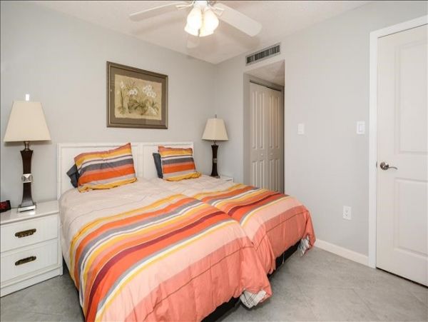 Siesta Key 3 Bedroom Bay Condo Short Walk to the Beach