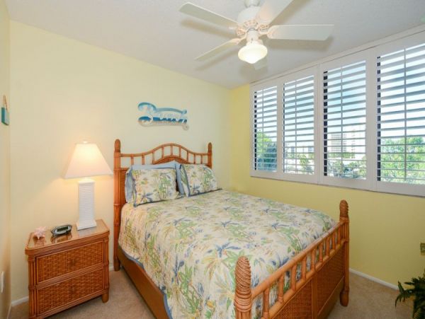 Short Walk to Beach Siesta Key Vacation Condo with Pool