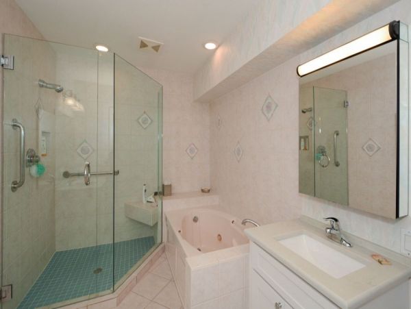 Short Walk to Beach Siesta Key Vacation Condo with Pool