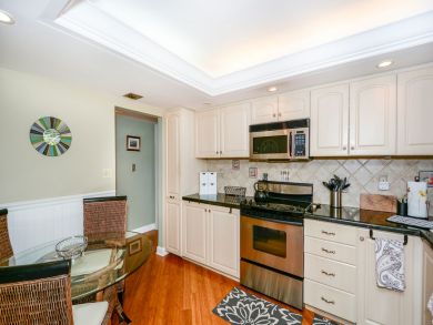 Beautiful Siesta Key Vacation Condo Walk to Beach with Pool