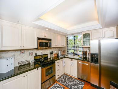 Beautiful Siesta Key Vacation Condo Walk to Beach with Pool