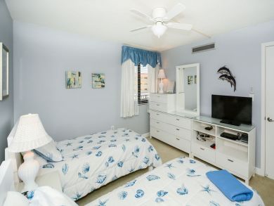 Beautiful Siesta Key Vacation Condo Walk to Beach with Pool
