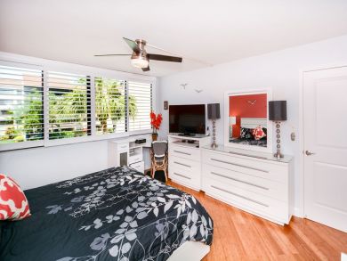 Beautiful Siesta Key Vacation Condo Walk to Beach with Pool